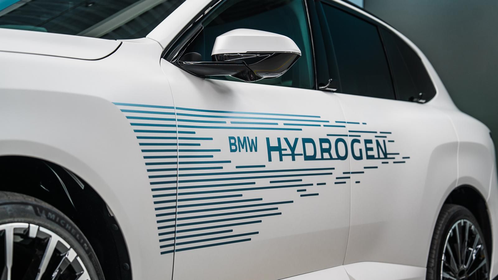 BMW iX5 Hydrogen: Αυτή είναι η νέα Χ5 που «καίει» υδρογόνο 